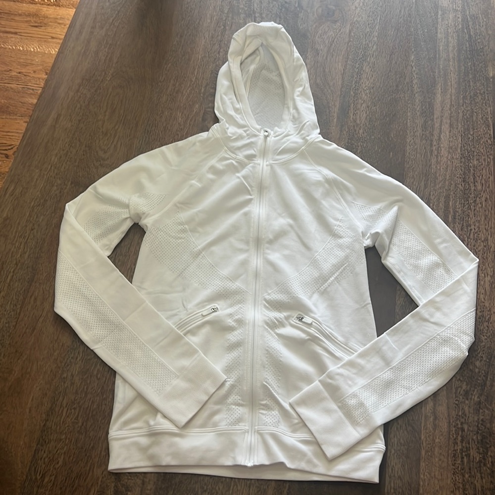 Lululemon Ventilate Jacket NWOT Size: 6